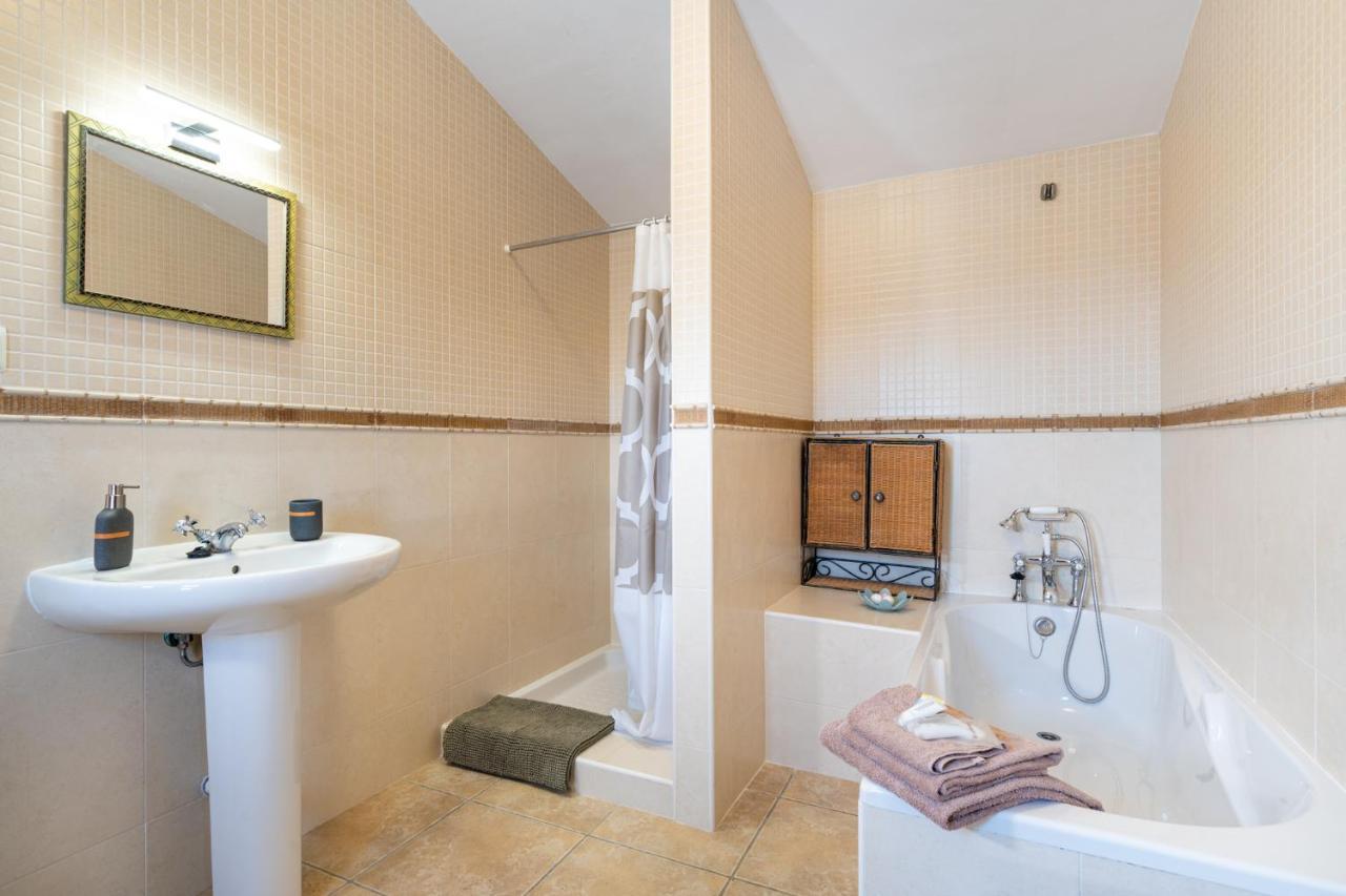 Hacienda La Buena Vida B&B En Appartementen Algarinejo Ngoại thất bức ảnh